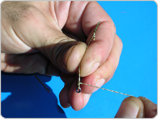 Tigernuts Hair rig assembly � step 3 of 6